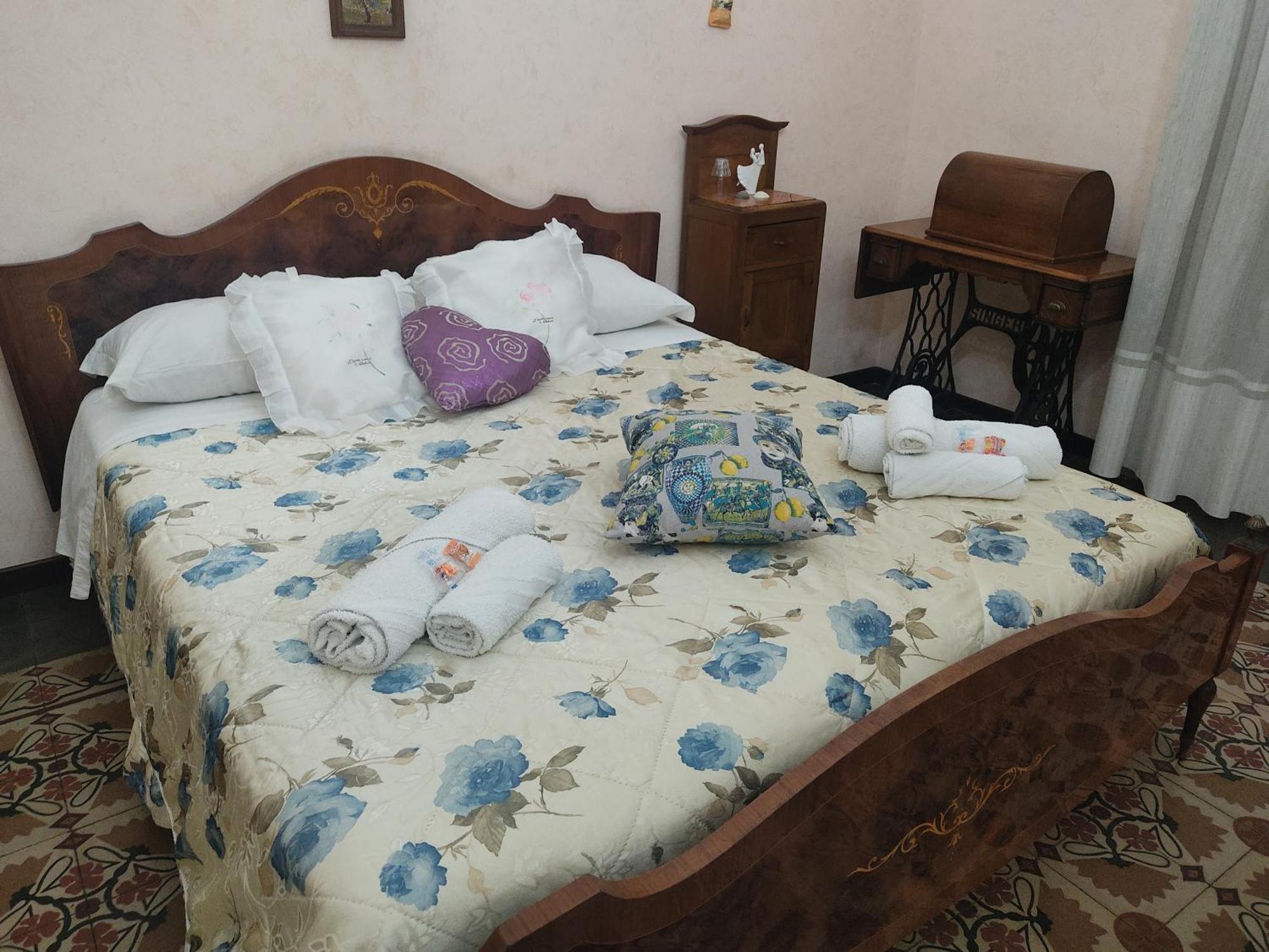 Апартаменти Zu Pippo'S House Катанія Екстер'єр фото